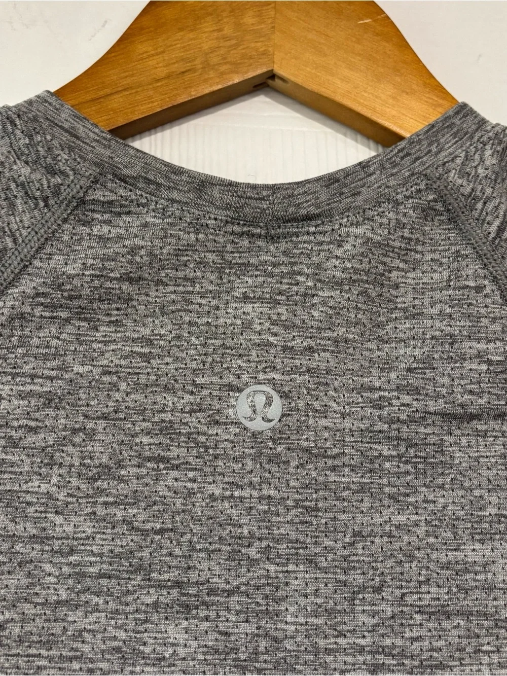 Women's Lululemon Gray Cropped Swiftly Tee Size 4